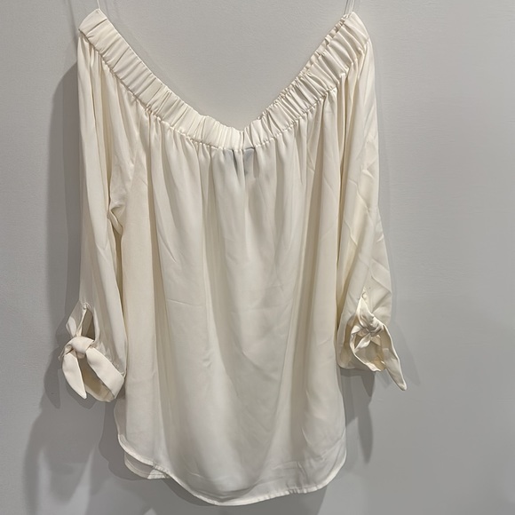 Off the shoulder 3/4 sleeve top - Picture 2 of 6